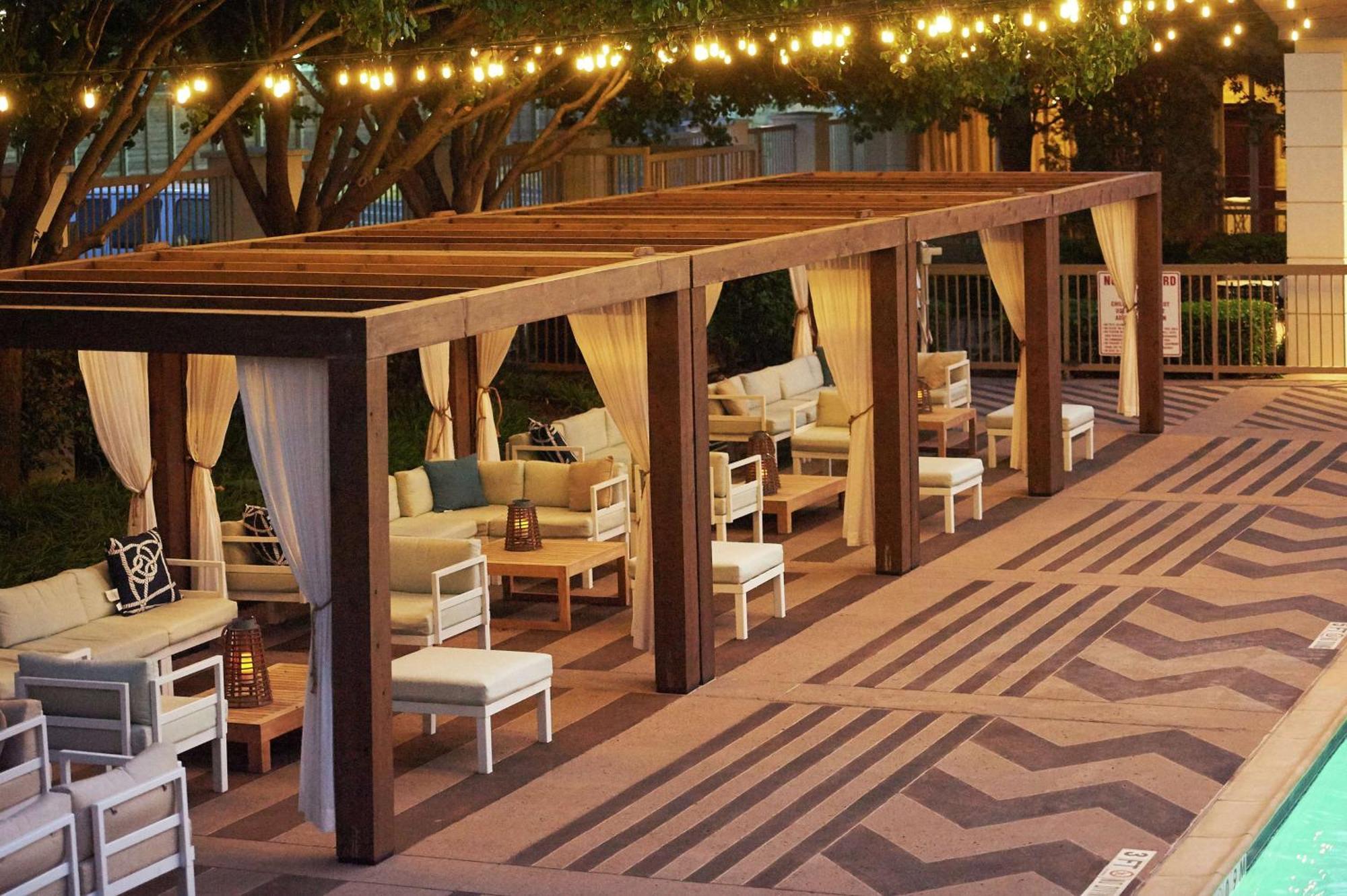 Doubletree By Hilton Dallas Market Center Exterior photo