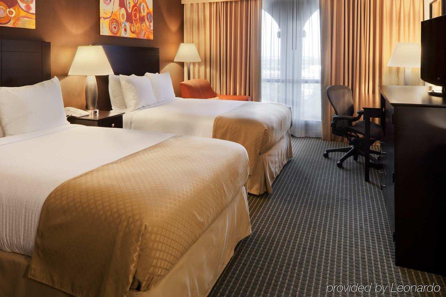 Doubletree By Hilton Dallas Market Center Room photo