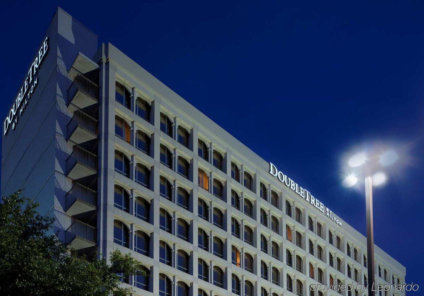 Doubletree By Hilton Dallas Market Center Exterior photo