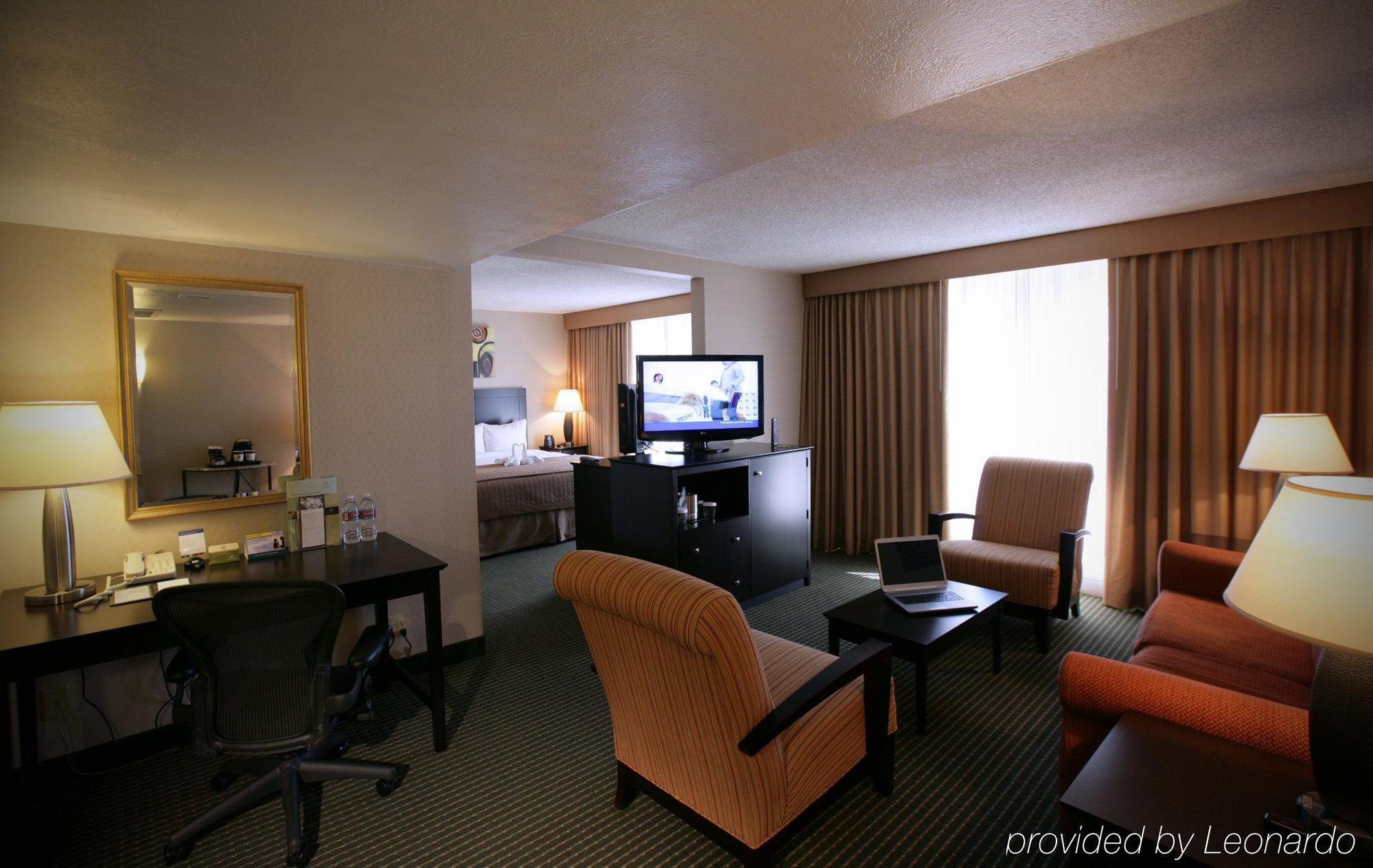 Doubletree By Hilton Dallas Market Center Room photo